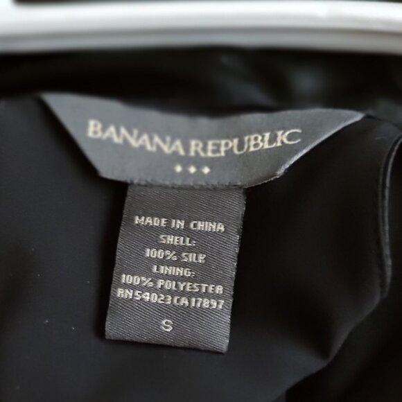 BANANA REPUBLIC DRAPED COWL NECK TANK 100% SILK SLVLS LINED BLACK NWOT SMALL - Picture 3 of 7